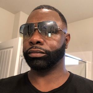 Meet your Posher, Victor